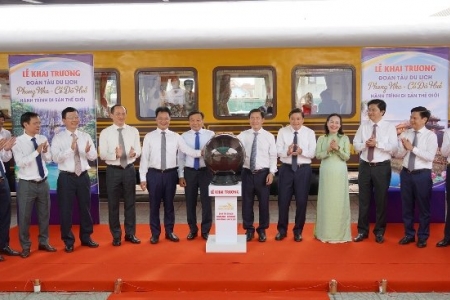 Khai trương tuyến tàu du lịch kết nối Phong Nha với Cố đô Huế