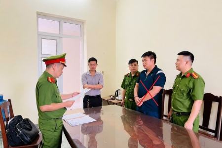 Khởi tố giám đốc doanh nghiệp đổ trộm gần 300 tấn rác thải công nghiệp tại Phú Thọ