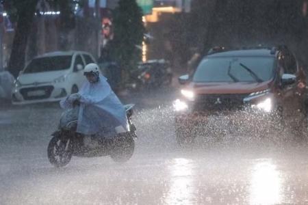 Hà Nội cảnh báo mưa dông, lốc sét và mưa đá trong những giờ tới