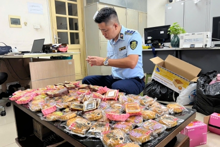 Hà Nội: Xử phạt hàng loạt cơ sở kinh doanh đồ chơi, bánh trung thu trái phép