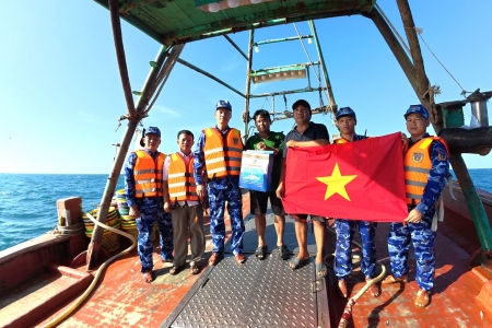 Tuyên truyền pháp luật gắn với kiểm tra, xử lý vi phạm IUU trên biển