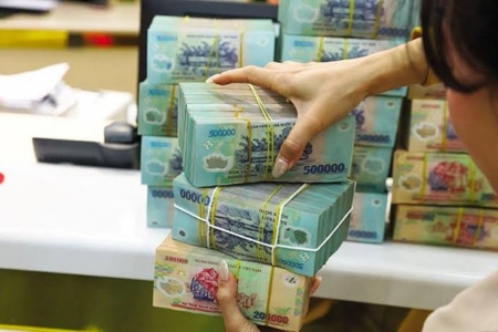 Lãi suất tiết kiệm tăng tốc, ngân hàng chạy đua hút vốn