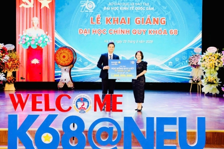 Trao học bổng “Bảo Việt - Vì tương lai Việt” cho sinh viên Đại học Kinh tế Quốc dân