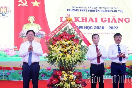 Phú Thọ: Chủ tịch UBND tỉnh Trần Duy Đông dự khai giảng tại THPT Chuyên Hoàng Văn Thụ