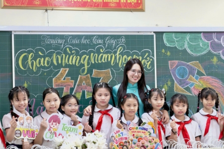 Rạng rỡ những gương mặt học trò trong ngày khai giảng ở Trường Tiểu học Cầu Giấy B