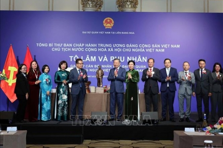 Tổng Bí thư, Chủ tịch nước Tô Lâm gặp gỡ cán bộ nhân viên Đại sứ quán và cộng đồng người Việt Nam tại Liên bang Nga