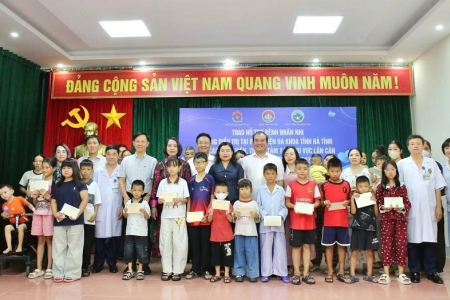 Hà Tĩnh: Trao 270 suất quà hỗ trợ bệnh nhi nhân dịp năm học mới