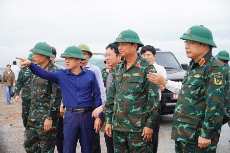 Lãnh đạo Quân khu 4 kiểm tra công tác phòng, chống thiên tai tại Quảng Trị