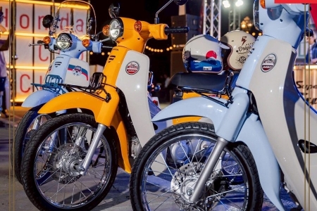 Honda Super Cub 2026 khan hiếm tại đại lý chính hãng, cửa hàng tư nhân đội giá hơn 120 triệu đồng