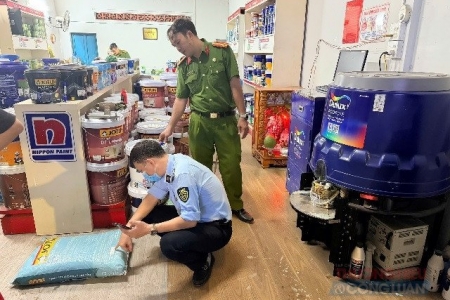 Gia Lai tạm giữ trên 300 thùng sơn và bột trét giả mạo nhãn hiệu JOTUN