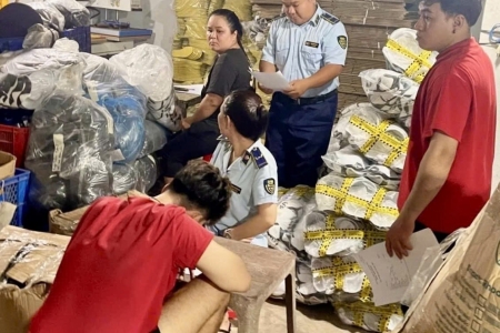 TP. Hồ Chí Minh: Tạm giữ hơn 40.000 sản phẩm có dấu hiệu giả mạo nhãn hiệu