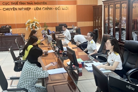 Tăng cường đấu tranh với buôn lậu, hàng giả, hàng kém chất lượng trong lĩnh vực thuế