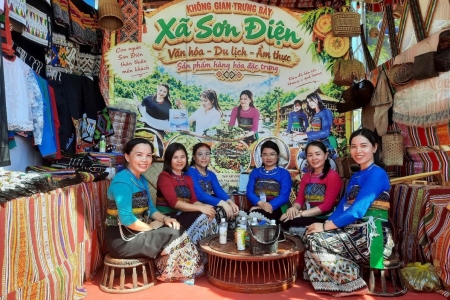 Rộn ràng Phiên chợ vùng cao giữa không gian lễ hội Lam Kinh