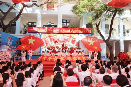 Hải Phòng: Học sinh trường THCS Ngô Quyền tìm hiểu hướng đi nghề nghiệp tương lai