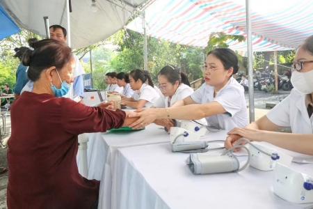 Phú Thọ: Hơn 3 triệu người dân được khám sức khỏe định kỳ - khám sàng lọc miễn phí