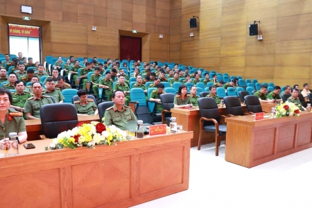 Công an Lạng Sơn đẩy mạnh phong trào tự học ngoại ngữ