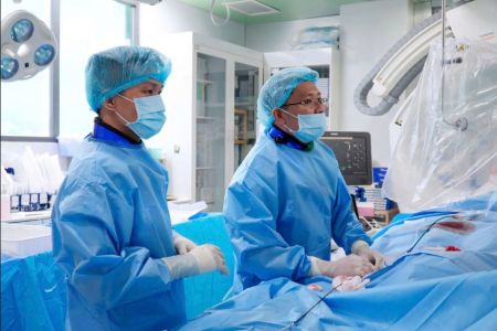 Chương trình “Cho em trái tim khỏe mạnh” phát hiện, điều trị cho một nam sinh lớp 7 bị thông liên nhĩ