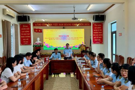 Quản lý thị trường Lào Cai và Phú Thọ tăng cường phối hợp chống buôn lậu, hàng giả