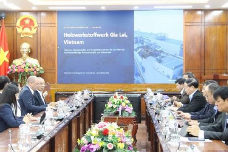 Gia Lai: Doanh nghiệp Đức – Việt liên doanh sản xuất ván công nghiệp và sản phẩm nội thất