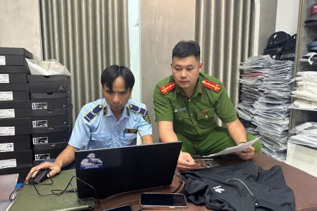 Hà Nội: Xử phạt hộ kinh doanh tại xã Phú Nghĩa về hành vi bày bán quần áo giả mạo nhãn hiệu Adidas