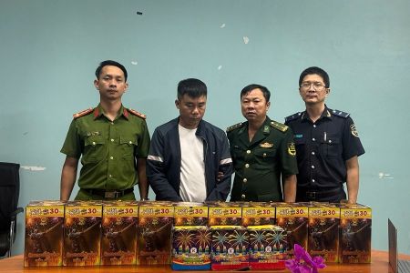 Hà Tĩnh: Khởi tố đối tượng vận chuyển 26 kg pháo lậu qua biên giới