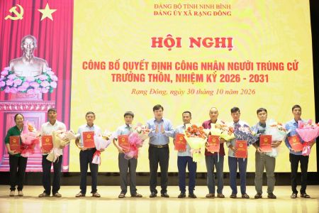 Ninh Bình: Xã Rạng Đông công bố quyết định, giao nhiệm vụ cho 10 Trưởng thôn nhiệm kỳ 2026-2031