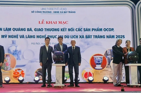 Kết nối OCOP, làng nghề Bát Tràng với du lịch bền vững