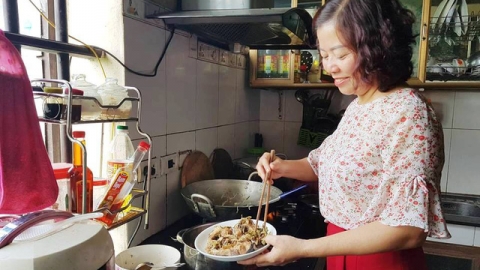 Hạnh phúc nhỏ của cô giáo hơn 4 năm nấu ăn miễn phí cho học trò nghèo