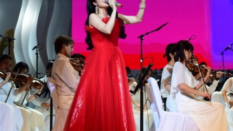 Phạm Thùy Dung trở lại ấn tượng trong live-concert “Trăng Hát”