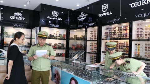 Thái Nguyên: Tạm giữ hơn 290 túi xách, đồng hồ, kính mắt, áo, ví da dấu hiệu giả mạo nhãn hiệu