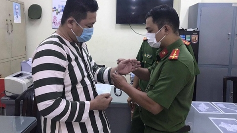 TP.HCM: Một giám đốc bị bắt vì sản xuất găng tay y tế giả
