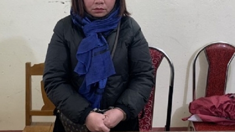 Công an Cao Bằng bắt nữ giáo viên tiểu học buôn 6 bánh heroin