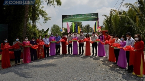 Công ty nhựa Thiếu niên Tiền Phong khánh thành cầu nối yêu thương số 79 tại thị trấn Cái Nhu huyện Măng Thít tỉnh Vĩnh Long
