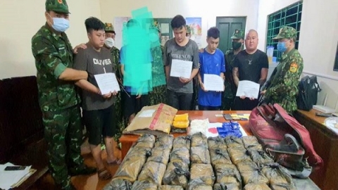 Bắt giữ 04 đối tượng vận chuyển 174.000 viên ma túy tại Lào Cai