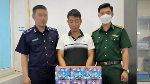 Nghệ An bắt giữ đối tượng vận chuyển trái phép 9 kg pháo hoa