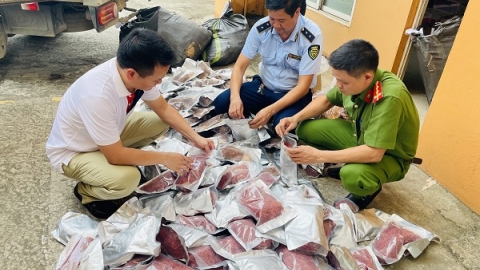 Bắt giữ lô hàng hơn 300kg thực phẩm sấy khô không rõ nguồn gốc xuất xứ tại Lào Cai