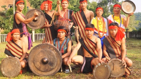 Một góc nhìn: Trang phục truyền thống các dân tộc thiểu số ở tỉnh Quảng Ngãi