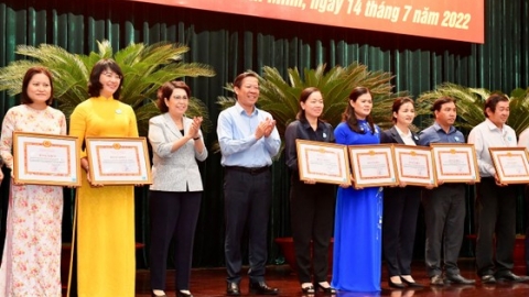 TP. Hồ Chí Minh tặng bằng khen cho tập thể và cá nhân có nhiều đóng góp trong phong trào hiến đất mở rộng hẻm