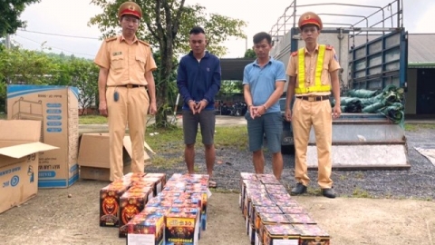 Cảnh sát giao thông Quảng Trị bắt giữ hơn 100kg pháo lậu