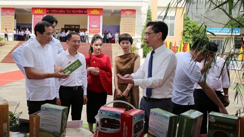 Lào Cai đồng hành, hỗ trợ doanh nghiệp vượt qua khó khăn, ổn định sản xuất kinh doanh