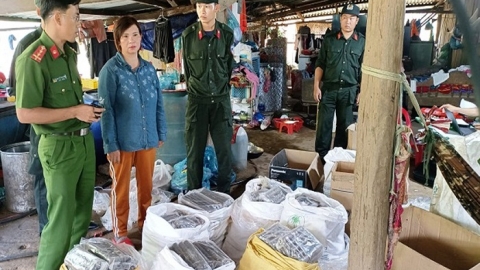 Tạm giữ hình sự 06 đối tượng mua bán, vận chuyển trái phép vật liệu nổ tại Quảng Nam