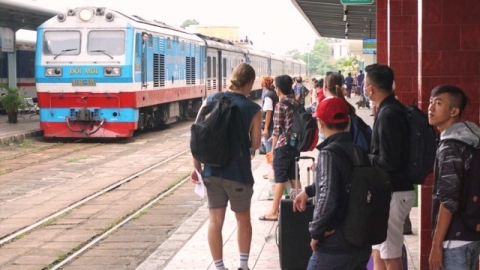 Thêm hơn 20 chuyến tàu đi Vinh, Đà Nẵng cao điểm Tết Nguyên đán Quý Mão 2023