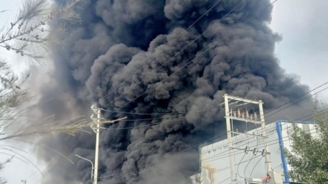 Quảng Ninh: Cháy lớn tại xưởng chuyên sản xuất nhựa, gia công tôn xốp thiệt hại cả chục tỷ đồng