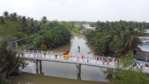 Nhựa Tiền Phong tổ chức khánh thành cầu nối yêu thương số 88 tại tỉnh Vĩnh Long