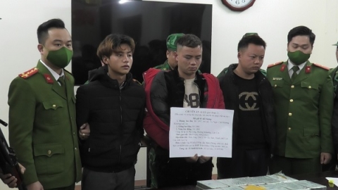 Bộ đội Biên phòng Lào Cai bắt 03 đối tượng vận chuyển 22 bánh heroin