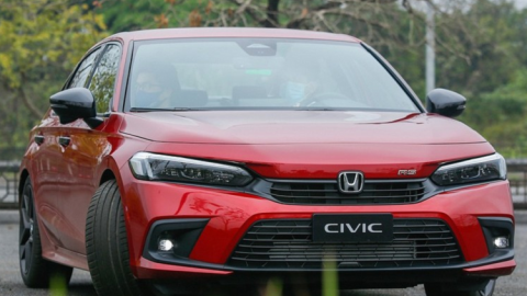 Honda Civic RS giảm giá tới 100 triệu đồng