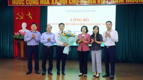 Chủ tịch UBND tỉnh Bắc Ninh trao Quyết định bổ nhiệm Phó giám đốc Sở Y tế