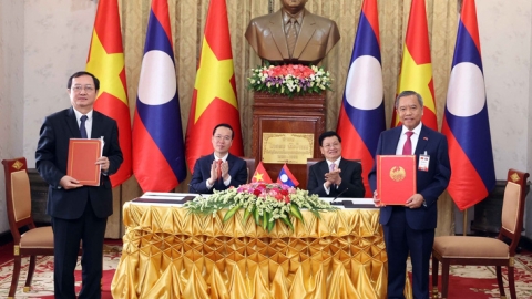 Việt Nam tặng Lào món quà mang ý nghĩa lớn