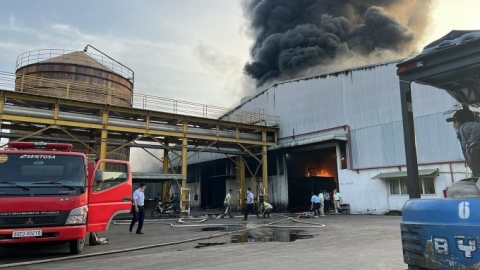 Cháy lớn thiệu rụi gần 1.000 m2 nhà xưởng công ty may ở Đồng Nai