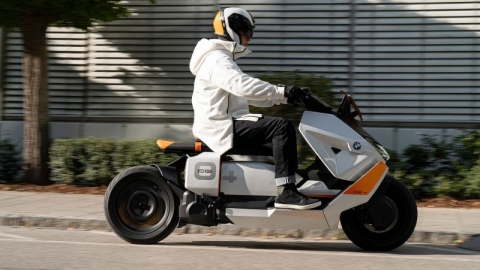 THACO AUTO tổ chức Đào tạo sản phẩm và kỹ năng bán hàng dòng xe thuần điện BMW Motorrad CE 04